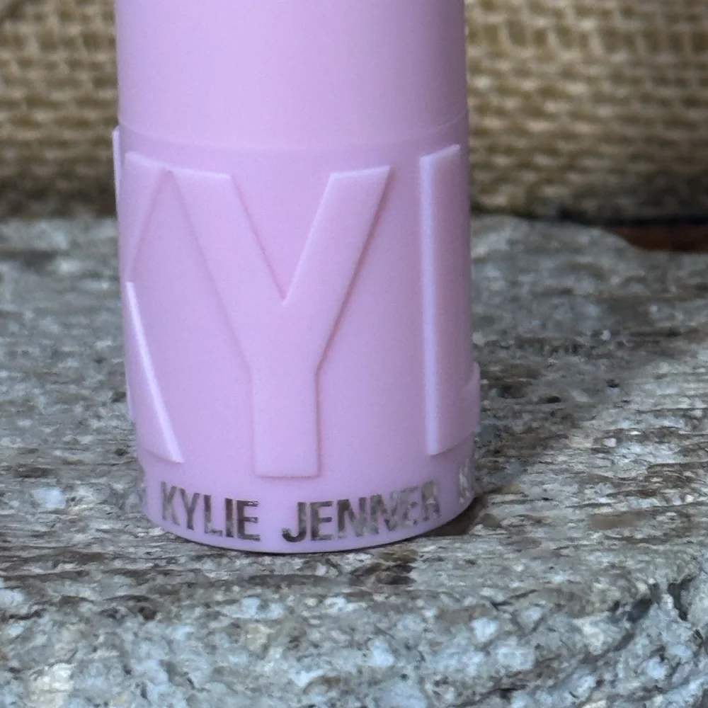 Kylie Cosmetics Matte Lipstick‎ in Summer Somewhere